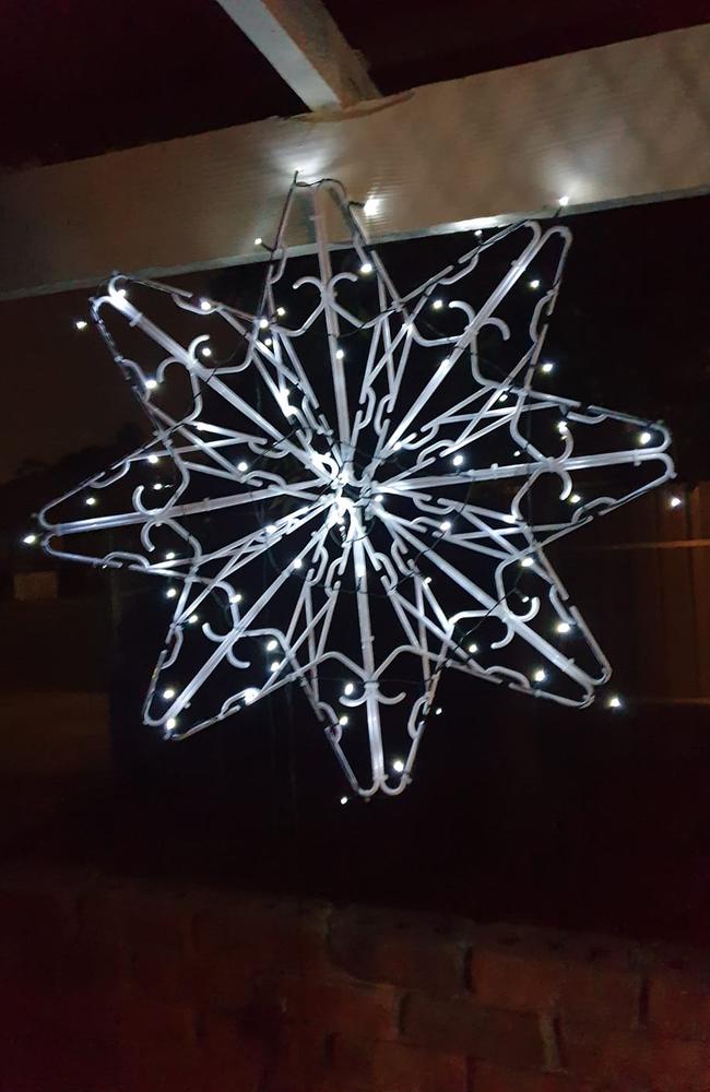 A Bunnings shopper used 16 coat hangers to make her (pictured) snowflake. Picture: Facebook/BunningsMumsInspirationHacksTipsAndTricks
