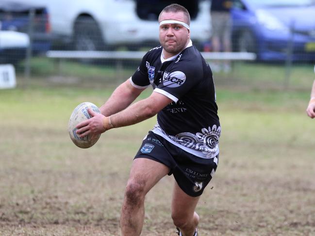 Matthew White plays ball for Picton. Picture Warren Gannon Photography