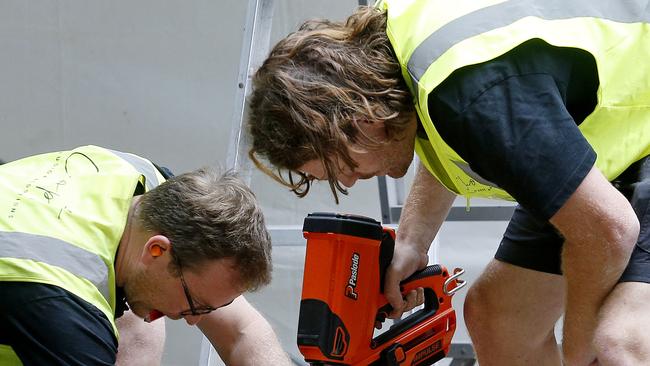 SYDNEY, AUSTRALIA - NewsWire Photos OCTOBER 16 , 2024: Generic Photos of Workers at Work. Carpenters. Picture: NewsWire / John Appleyard