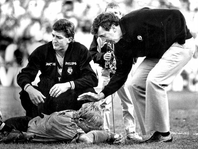 Ryan consoles Balmain legend Garry Jack at full time of the 1989 grand final.