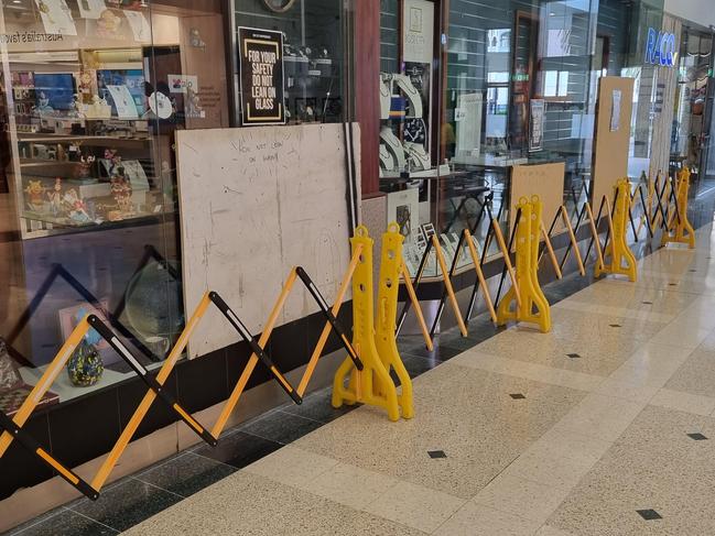 Rose City Showcase Jewellers have begun to repair their damaged exterior following a early morning break-in on Monday (Photo: Larissa Walsh)