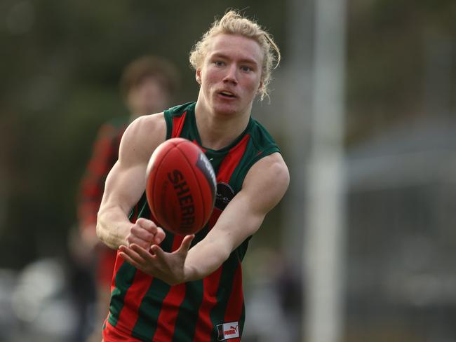 Mitch Brown fires out a handball for The Basin. Picture: Stuart Milligan