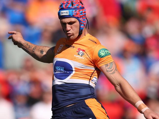 NEWCASTLE, AUSTRALIA - SEPTEMBER 01: Kalyn Ponga of the Knights kicks the ball during the round 26 NRL match between Newcastle Knights and Gold Coast Titans at McDonald Jones Stadium, on September 01, 2024, in Newcastle, Australia. (Photo by Scott Gardiner/Getty Images)