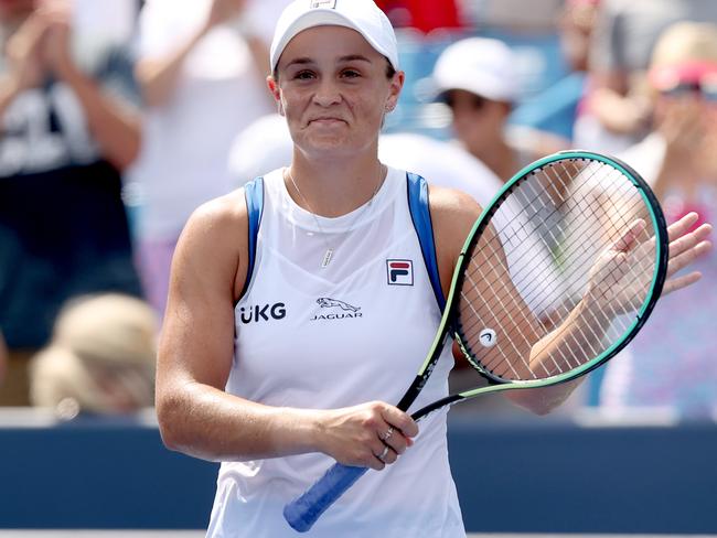 MASON, OHIO - AUGUST 22: Ashleigh Barty of Australia celebrates after defeating Jil Teichmann of Switzerland during the final of the Western & Southern Open at Lindner Family Tennis Center on August 22, 2021 in Mason, Ohio.   Matthew Stockman/Getty Images/AFP == FOR NEWSPAPERS, INTERNET, TELCOS & TELEVISION USE ONLY ==