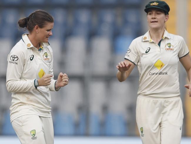 Jonassen (L) played in Australia’s most recent Test in India and finished with match figures of 1-58. Picture: Pankaj Nangia/Getty Images