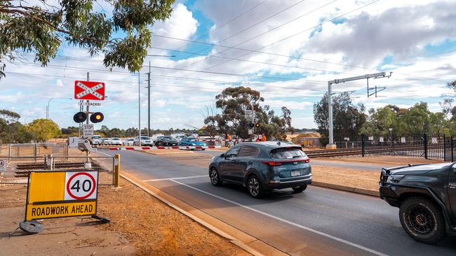 The state and federal government will invest $250m to remove the level crossing and install grade separation on Curtis Road at Munno Para.