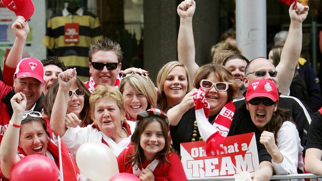 Sydney fans at the 2006 parade. Picture: HWT Library.