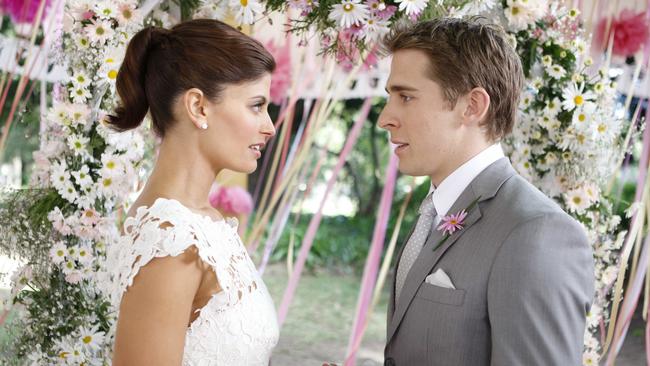 Melissa Bannon (Zoe Ventoura) and Ben Rafter (Hugh Sheridan) on their wedding day on Packed to the Rafters.