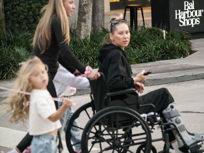 ONE TIME WEB USE FOR NEWS.COM.AU ONLY - FEES APPLY -  AU_3134844 - *PREMIUM-EXCLUSIVE* Bal Harbour, FL  -  * Former tennis star Anna Kournikova is seen sporting a leg brace while riding in a wheelchair during a family shopping session in Bal Harbour. Still being married to Enrique Iglesias, Anna retired from professional tennis in 2003 due to a series of injuries, including a herniated disk and chronic back pain.    **SHOT ON 01/25/25**    Pictured: Anna Kournikova    BACKGRID Australia 27 JANUARY 2025     Phone: + 61 419 847 429  Email:  sarah@backgrid.com.au