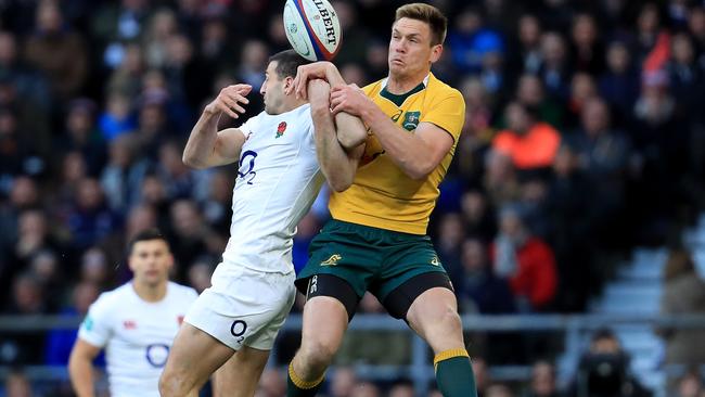 LONDON, ENGLAND — DECEMBER 03: Jonny May of England (L) and Dane Haylett-Petty of Australia (R) battle to win the ball during the Old Mutual Wealth Series match between England and Australia at Twickenham Stadium on December 3, 2016 in London, England. (Photo by David Cannon/Getty Images)