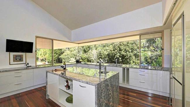 FOR SALE: 830 Fingerfield Rd, Baffle Creek.