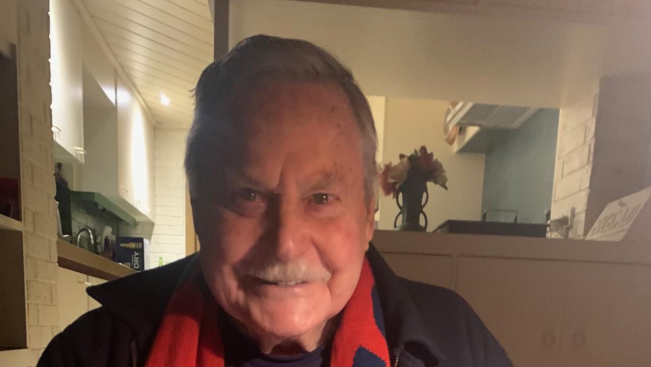 AFL great Ron Barassi dies peacefully surrounded by family