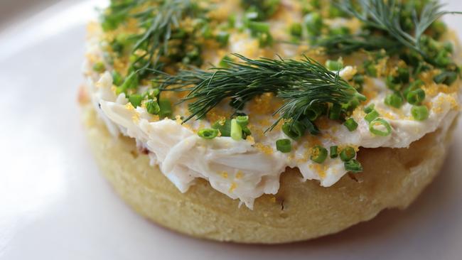 Two Gulfs crab crumpet, bottarga, chives and dill