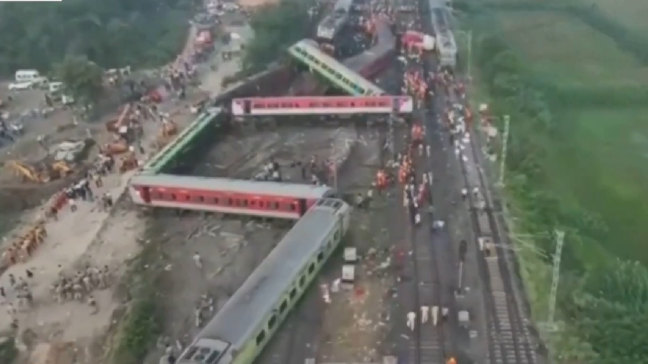 Nearly 300 dead in Indian train crash