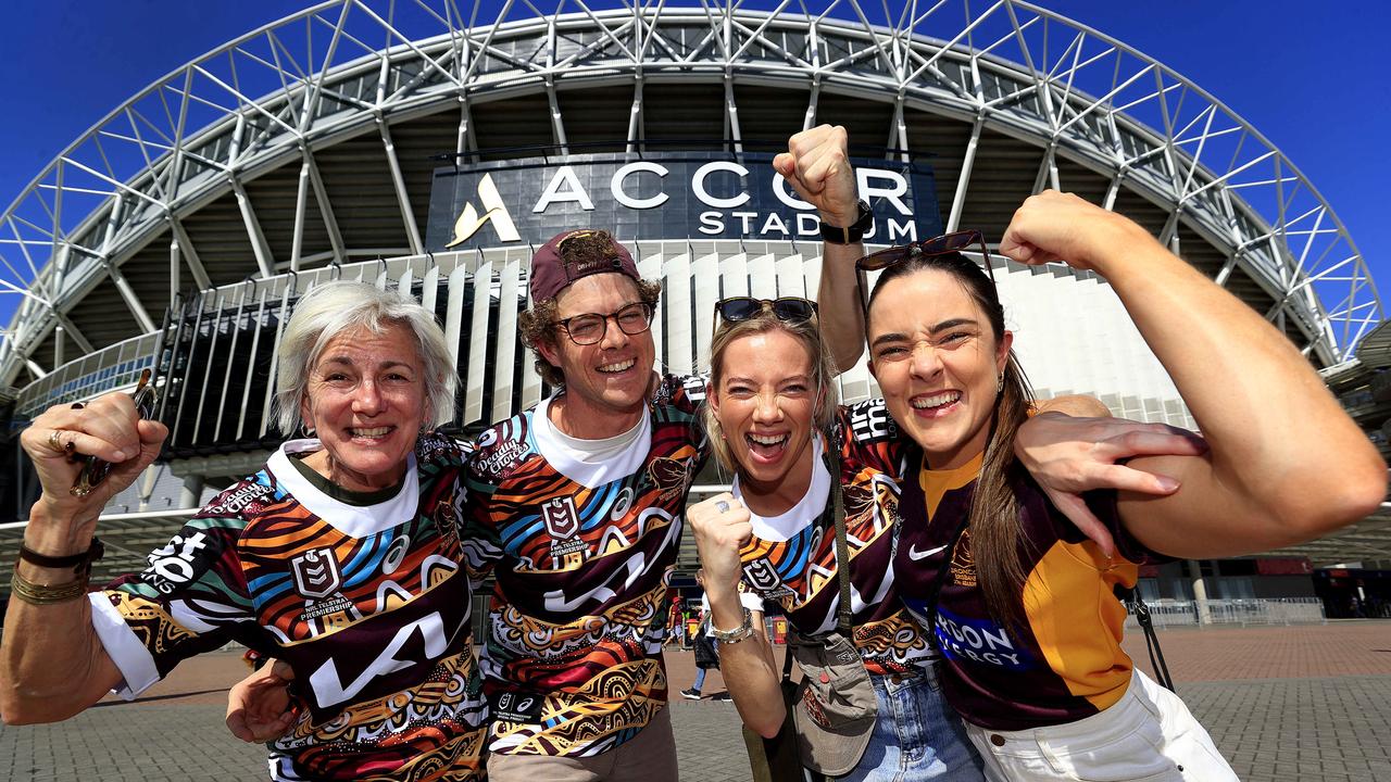 Brisbane fans Loretta, Angus and Tess McGahan with Kate Connolly arrive at Accor Stadium, Sydney Olympic Park ready for the 2023 NRL Grand Final between the Brisbane Broncos and the Penrith Panthers. Pics Adam Head