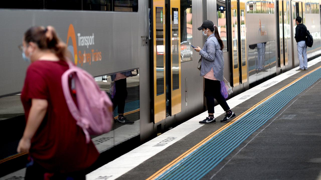 It is now mandatory to wear a mask on public transport to avoid a $200 fine. Photo: Jeremy Piper