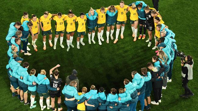 TOPSHOT - Australia's players gather after losing the Australia and New Zealand 2023 Women's World Cup semi-final football match between Australia and England at Stadium Australia in Sydney on August 16, 2023. (Photo by DAVID GRAY / AFP)