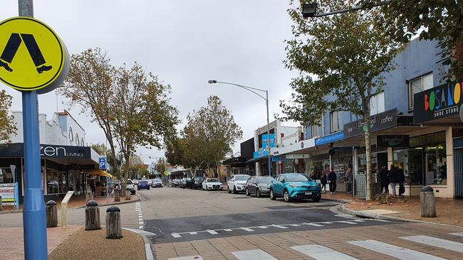 Main Street, Mornington.