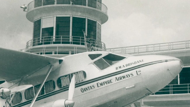 In 1937, the new Kallang airport opened in Singapore. It featured a modern art deco style terminal seen here behind a Qantas DH86 aircraft.