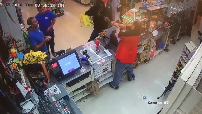 7-Eleven clerk disarms shotgun-wielding robber | Video | news.com.au ...