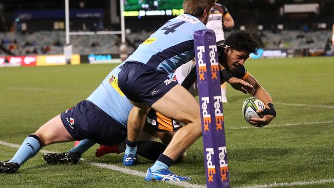 Pete Samu scores a try for the Brumbies against the Waratahs at GIO Stadium on Saturday night. Picture: Getty Images