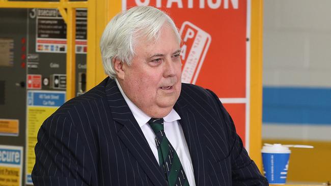 18/3/2016: Clive Palmer has lunch with former ALP Minister and now lobbyist Jim Elder, and Warwick Powell (R) who wants a community buyout of Palmers nickel refinery. Palmer then leaves via a loading dock, then struggles with $100 dollar bills to pay a parking machine with the aid of Jim Elder. Lyndon Mechielsen/The Australian