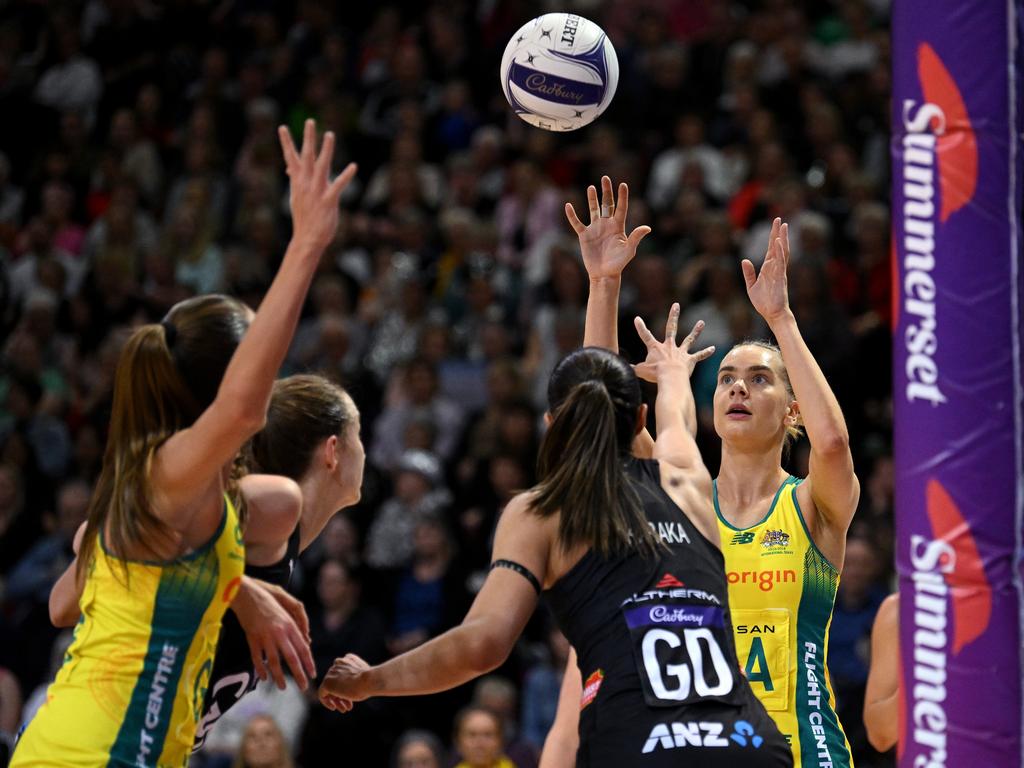 Kiera Austin finds a nice lob in the first quarter. Picture: Joe Allison/Getty