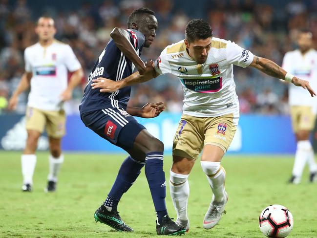 GEELONG, AUSTRALIA - MARCH 02:  Thomas Deng of the Victory and Dimitri Petratos of the Jets compete for the ball during the round 21 A-League match between the Melbourne Victory and the Newcastle Jets at GMHBA Stadium on March 02, 2019 in Geelong, Australia. (Photo by Scott Barbour/Getty Images)