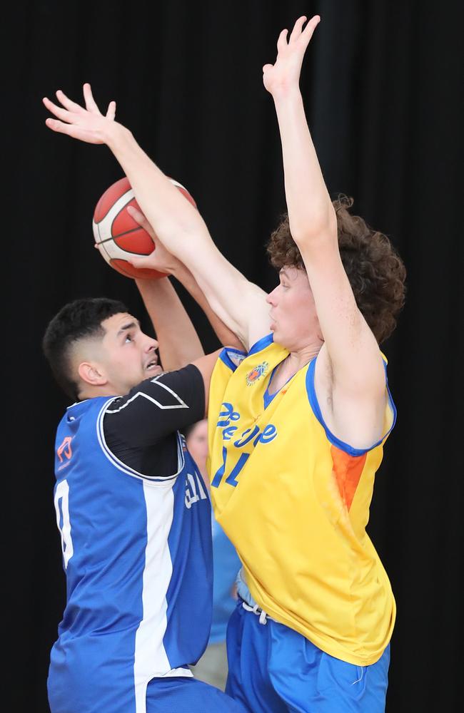 Basketball QLD U18 State Championships 2024. Mens Gold Coast V townsville Heat (yellow). Picture Glenn Hampson