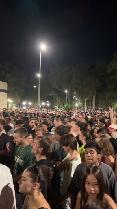 Brisbane fans slam “ridiculous” two-hour delay at Drake concert