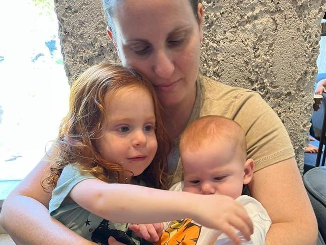 Ariel Bibas, 4 & his brother Kfir, 1, pictured with their mother, Shiri, 32.