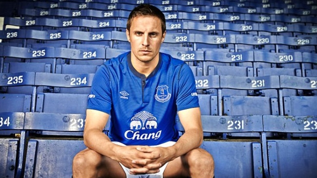 A button neck collar is the main difference in the Toffees’ home strip for 2014-2015.&lt;b&gt;Away&lt;/b&gt;