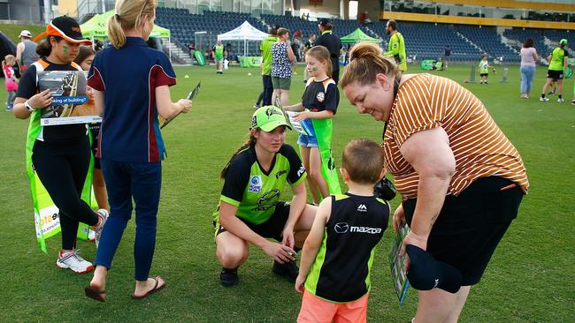 Saskia Horley talking to a cricket lover at the Sydney Thunder Fan Day at Blacktown.