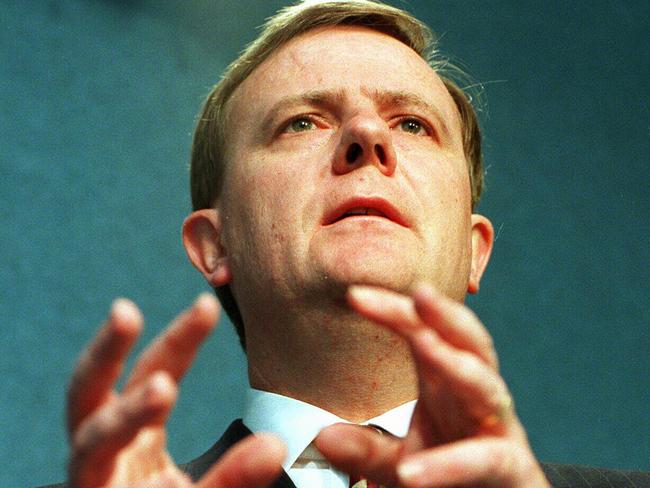 Treasurer Peter Costello 02 Dec 1998 in Canberra.  P/  headshot ACT hands archived