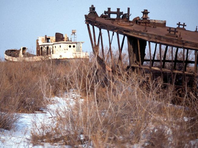 The skeletons of ships are swallowed by toxic desert that was once the Aral Sea — travel Uzbekistan