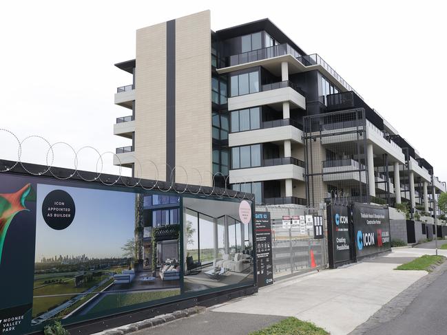 MELBOURNE, AUSTRALIA - NCA NewsWire Photos SEPTEMBER 20, 2023 : House, housing, real estate. Housing development across Melbourne. Building underway of Moonee Valley Park at Moonee Valley Racecourse where the Cox Plate is run. Picture: NCA NewsWire / Ian Currie