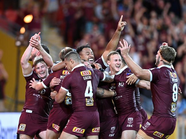 *APAC Sports Pictures of the Week - 2020, November 23* - BRISBANE, AUSTRALIA - NOVEMBER 18: The Queensland players celebrate victory during game three of the State of Origin series between the Queensland Maroons and the New South Wales Blues at Suncorp Stadium on November 18, 2020 in Brisbane, Australia. (Photo by Bradley Kanaris/Getty Images)