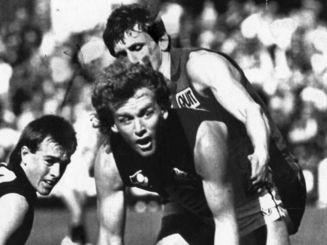 Footballer Craig Bradley playing for Carlton in the VFL in 1988.