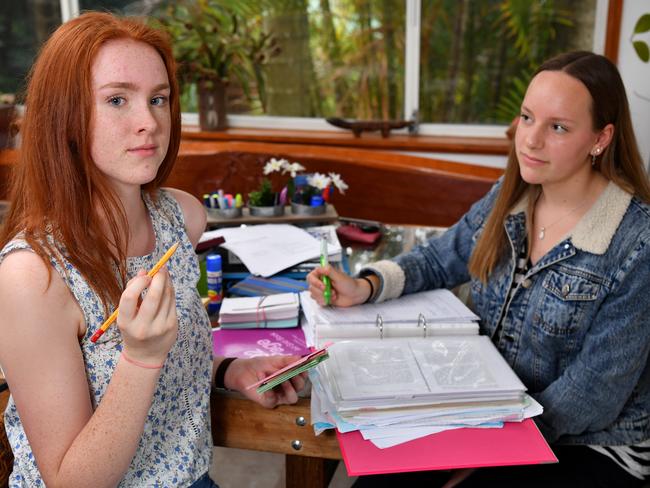 (L-R) Mackellar Girls' HSC students Eliza Rowley (17) and Sasha Follett (17). Picture: (AAP Image/Joel Carrett)