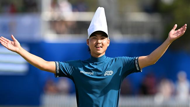 Min Woo Lee donned a chef’s hat to join in with his fans on his way to winning the 2023 Australian PGA Championship (Photo by Bradley Kanaris/Getty Images)