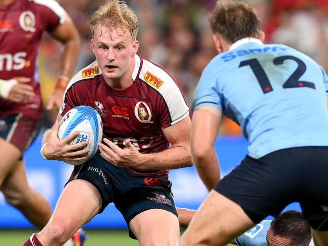 BRISBANE, AUSTRALIA - FEBRUARY 24: Tom Lynagh of the Reds looks to take on the defence during the round one Super Rugby Pacific match between Queensland Reds and NSW Waratahs at Suncorp Stadium, on February 24, 2024, in Brisbane, Australia.  (Photo by Bradley Kanaris/Getty Images)