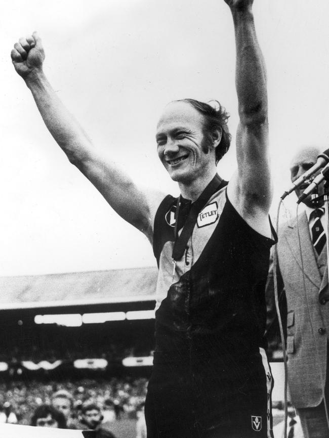 Kevin Bartlett with the Norm Smith Medal.