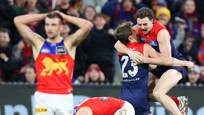 MELBOURNE, JULY 14, 2023: 2023 TOYOTA AFL PREMIERSHIP - Round 18. Melbourne Demons v Brisbane Lions at the MCG. Melbourne celebrate on the siren. Picture: Mark Stewart