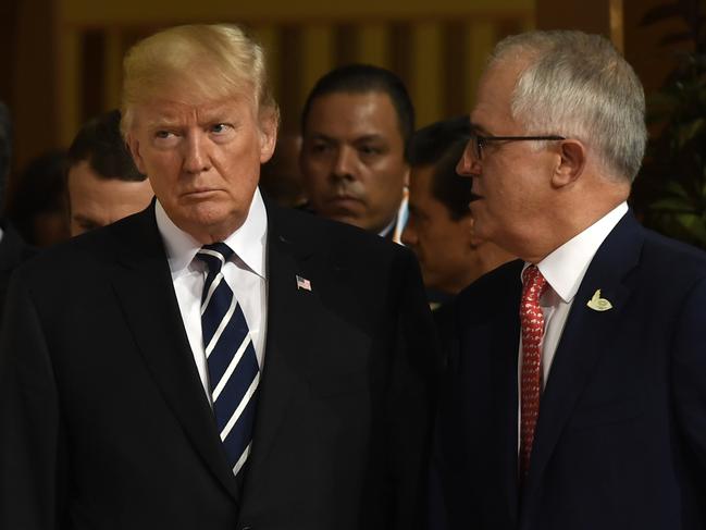 US President Donald Trump (L) and Australia's Prime Minister Malcolm Turnbull talk as they arrive for the family photo on the first day of the G20 summit in Hamburg, northern Germany, on July 7, 2017. Leaders of the world's top economies gather from July 7 to 8, 2017 in Germany for likely the stormiest G20 summit in years, with disagreements ranging from wars to climate change and global trade. / AFP PHOTO / SAUL LOEB