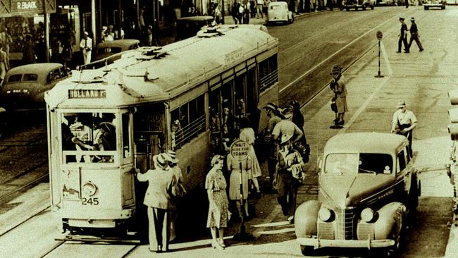 A drop-centre tram in Queen St, Brisbane.