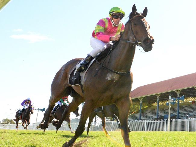 Tara Jasmine wins Race 2 at Clarence River Jockey Club. Photo: Bruce Thomas/Trackside Photography.