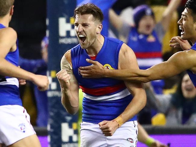 MELBOURNE, AUSTRALIA - AUGUST 04:  Marcus Bontempelli of the Bulldogs is congratulated by Lin Jong of the Bulldogs and his teammates after kicking a goal during the round 20 AFL match between the St Kilda Saints and the Western Bulldogs at Etihad Stadium on August 4, 2018 in Melbourne, Australia.  (Photo by Scott Barbour/Getty Images)