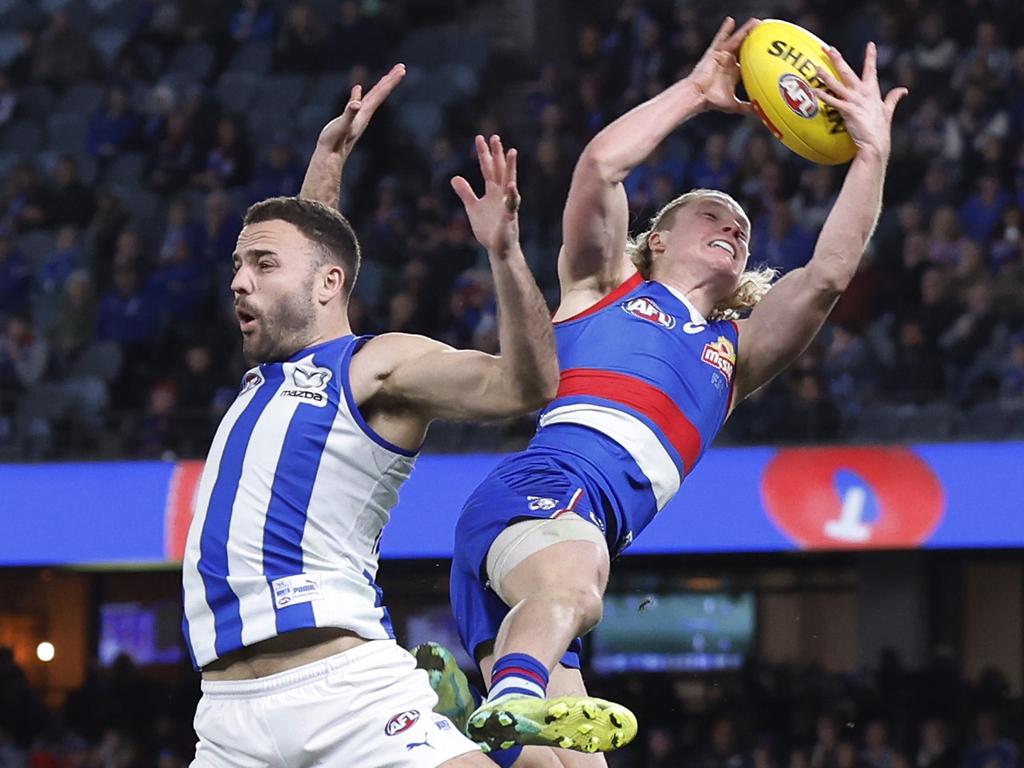 Cody Weightman reels in a hanger over Griffin Logue. Picture: Darrian Traynor/Getty Images