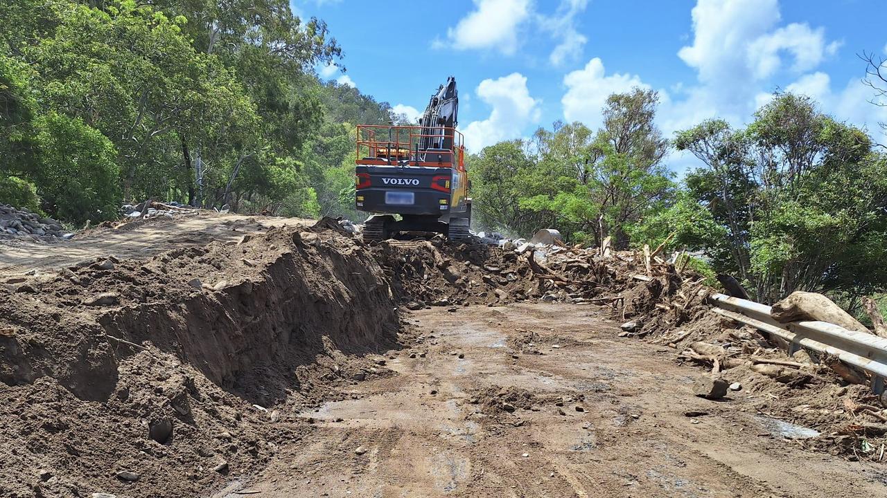 Cairns floods 2023: Captain Cook Highway between Cairns and Port ...