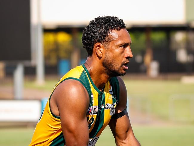 Thomas Motlop playing for PINT in the 2023-24 NTFL season. Picture: Celina Whan / AFLNT Media